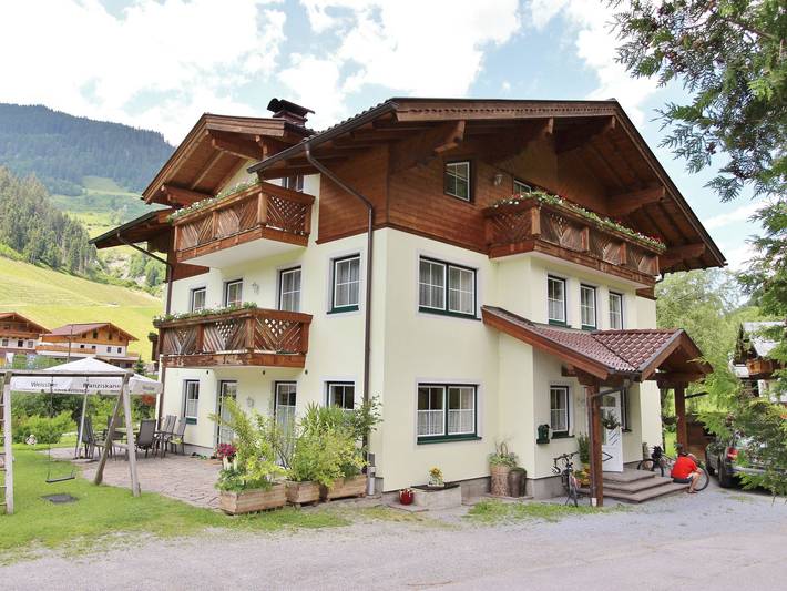 Vakantiewoning voor 10 personen, with Balkon and Whirlpool as well as Sauna in Großarl