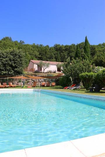 Gîte pour 2 personnes, avec jardin et piscine à La Garde-Adhémar