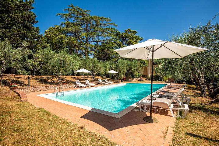 Holiday Home in Villa I Cedri with Pool, Park Setting, 10 Minutes from Siena in Monteriggioni, Chianti