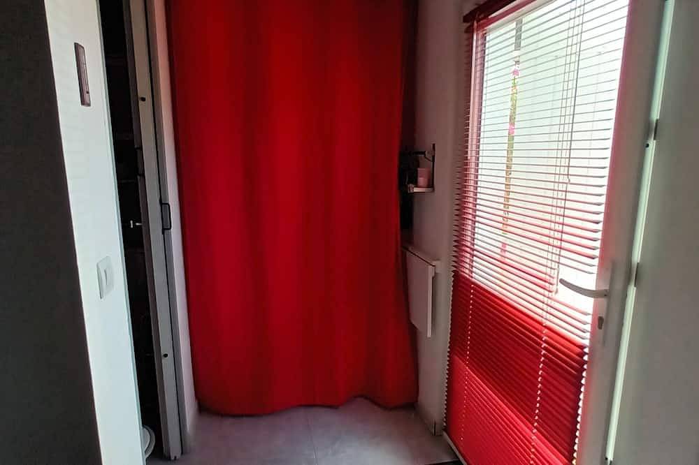 Appartement entier, En Provence, beau studio indépendant, tout équipé in Rognac, Côte méditerranéenne (France)