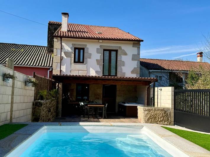 Apartamento para 11 personas, con jardín además de piscina y vistas, Se admiten mascotas en Padrón