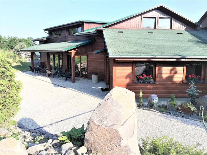 Gîte pour 5 personnes, avec vue ainsi que terrasse et jardin à Prievidza