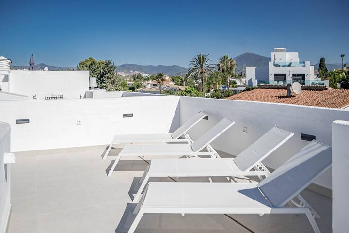 Ferienhaus für 8 Personen, mit Terrasse und Garten sowie Pool und Ausblick in Marbella - 2