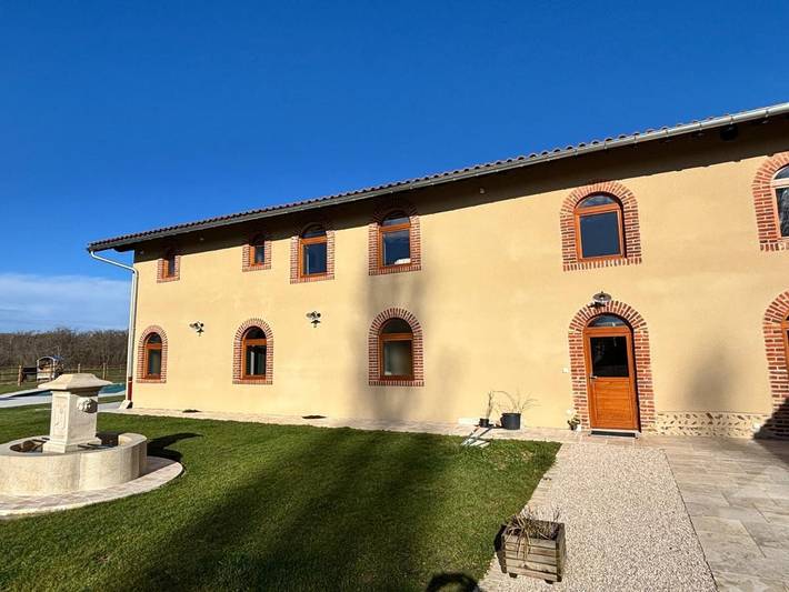 Chambre d’hôte pour 6 personnes, avec piscine et vue dans l' Ain