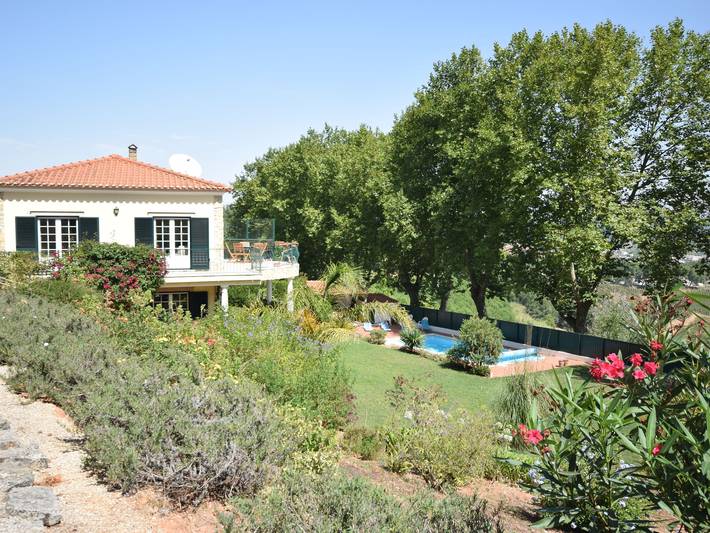 Villa for 8 people, with pool and garden as well as terrace in Costa de Prata