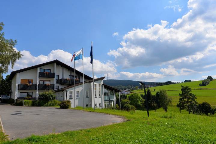 Hotel für 2 Personen, mit Balkon/Terrasse und Whirlpool sowie Garten und Sauna in Bischofsgrün