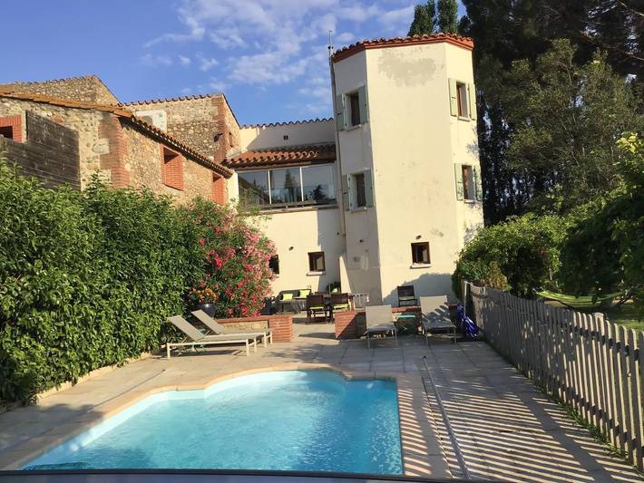 Gîte pour 4 personnes, avec piscine ainsi que jardin et terrasse