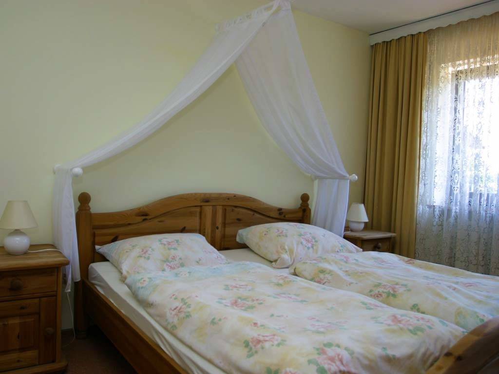 Gästehaus Steiger - Ferienwohnung 60 qm - mit Terrasse in Bad Birnbach, Bayerische Golf und Thermenland