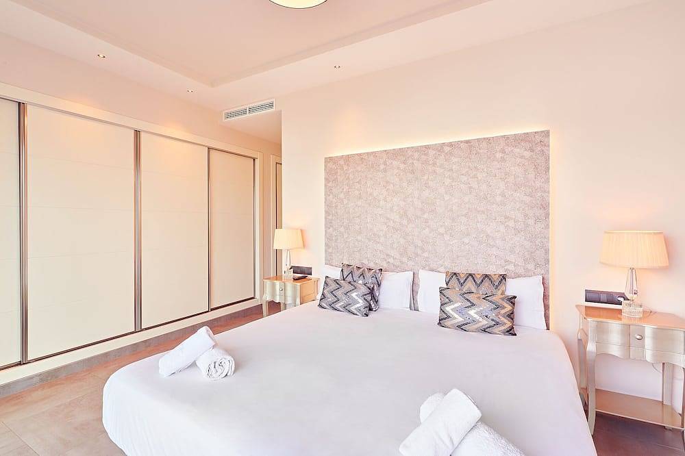 Moderne Nye Og Sted Til Pacha, Marina Botafoch, Talamanca Beach, Ibiza Town, in Cap Martinet, Santa Eulària des Riu