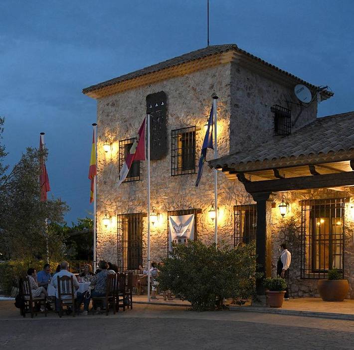 Hotel para 2 personas, con Terraza y Jacuzzi además de Jardín y Piscina en Provincia de Cuenca