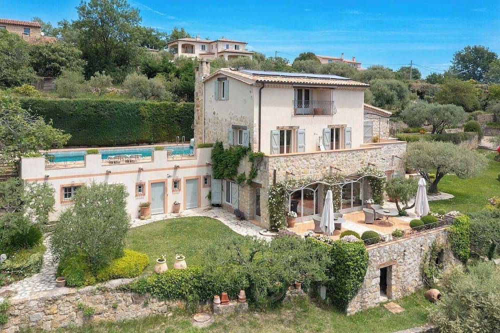 Villa with separate guesthouse with panoramic view in Montauroux, Côte méditerranéenne (France)