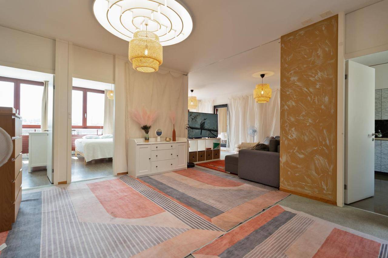 Apartamento entero, Design Penthouse Rooftop Loft, 190sq, 5 Beds, 2 Panorama Terrace, Hot Tub, 1min to Main Station- 5min to City in Basilea, Region Basel RDK