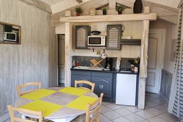 Gîte pour 4 personnes, avec jacuzzi ainsi que terrasse et sauna à Viscomtat