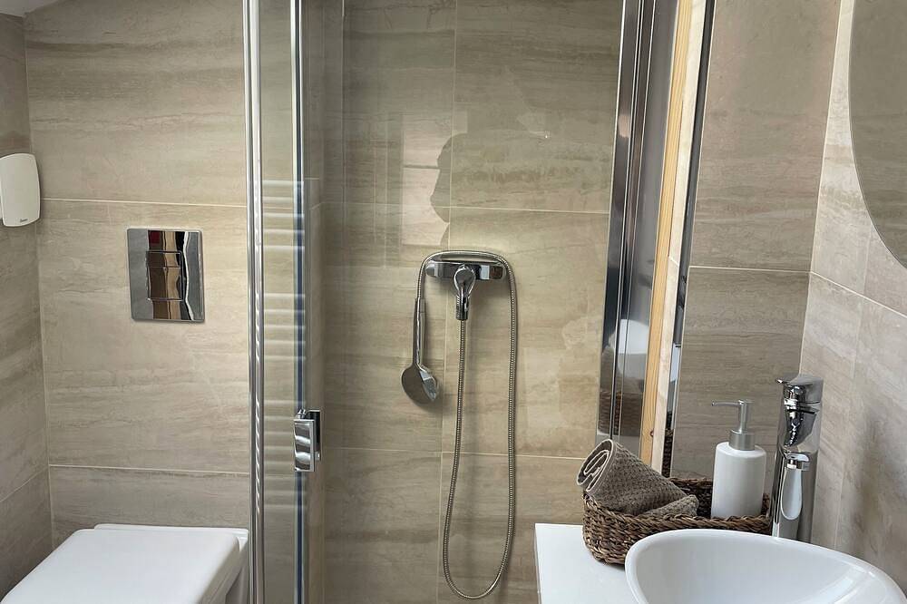 Chalet Romantique Avec vue mer à 15mn de la Plage de Pampelonne in Gassin, Draguignan Region