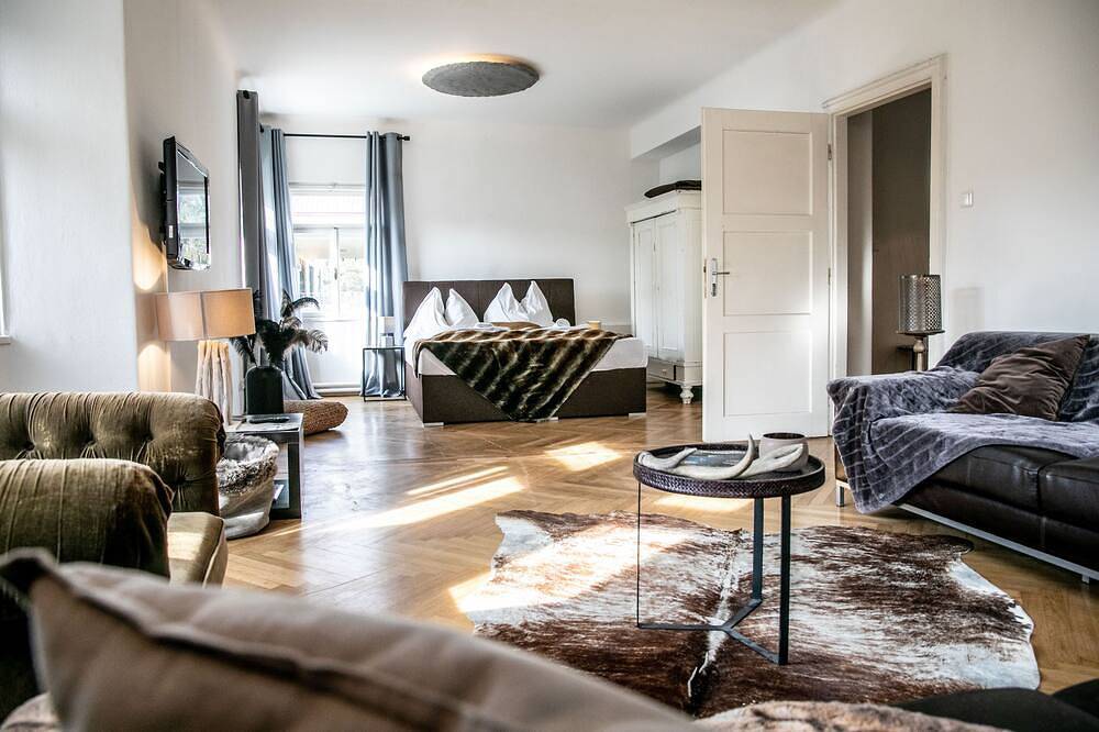 Up to 16 pax, Bbq, sunbeds, bikes , close to ski areas, lake region and town in Salzburg, DMO Demo Region_1