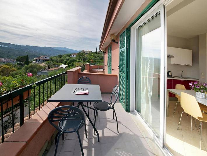 Rustico per 4 persone, con Terrazza e Idromassaggio nonché Giardino e Piscina per bambini in 