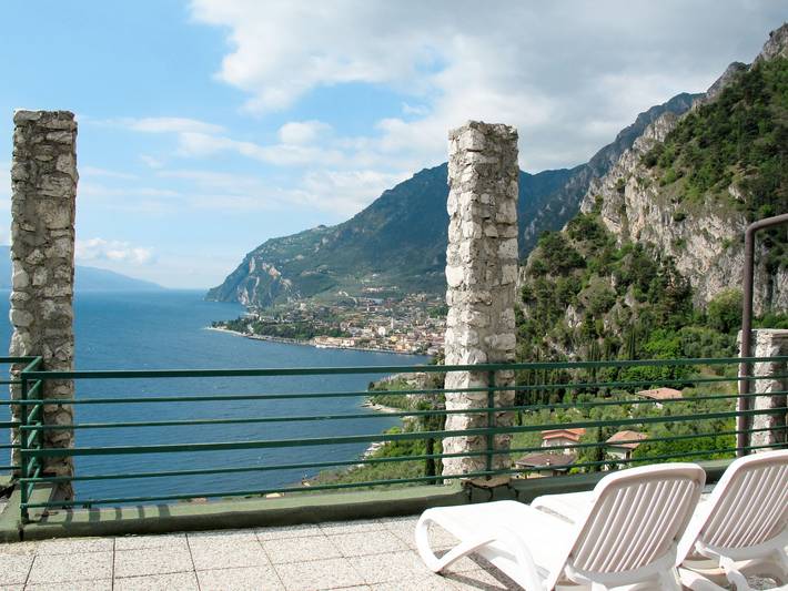 Ferienwohnung für 4 Personen, mit Seeblick und Sauna sowie Balkon und Kinderpool in Limone sul Garda - 2