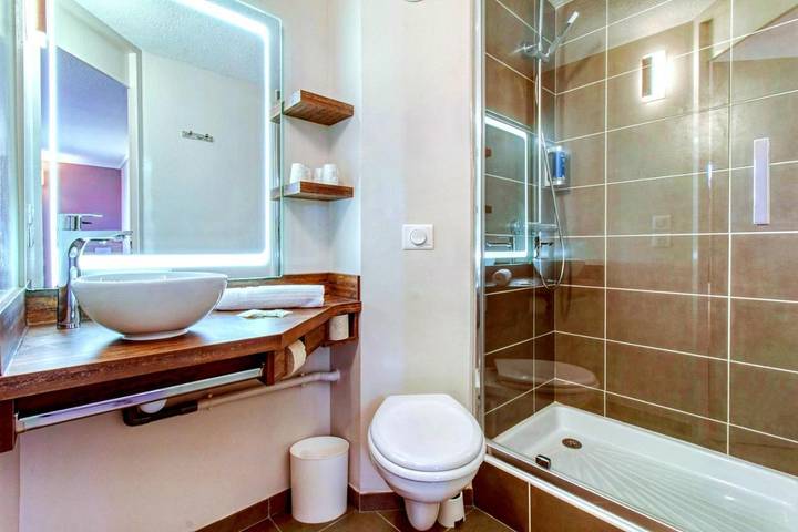 Hôtel pour 4 personnes, avec terrasse à Lons - 4