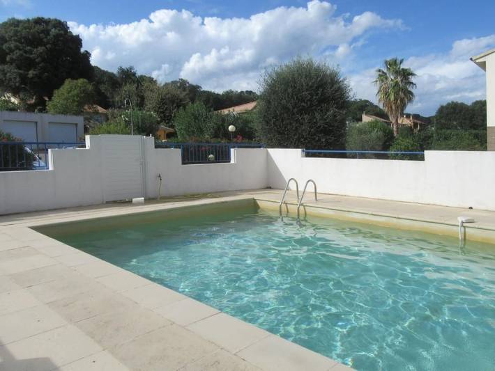 Apartamento de vacaciones para 4 personas, con piscina además de jardín y terraza - 1