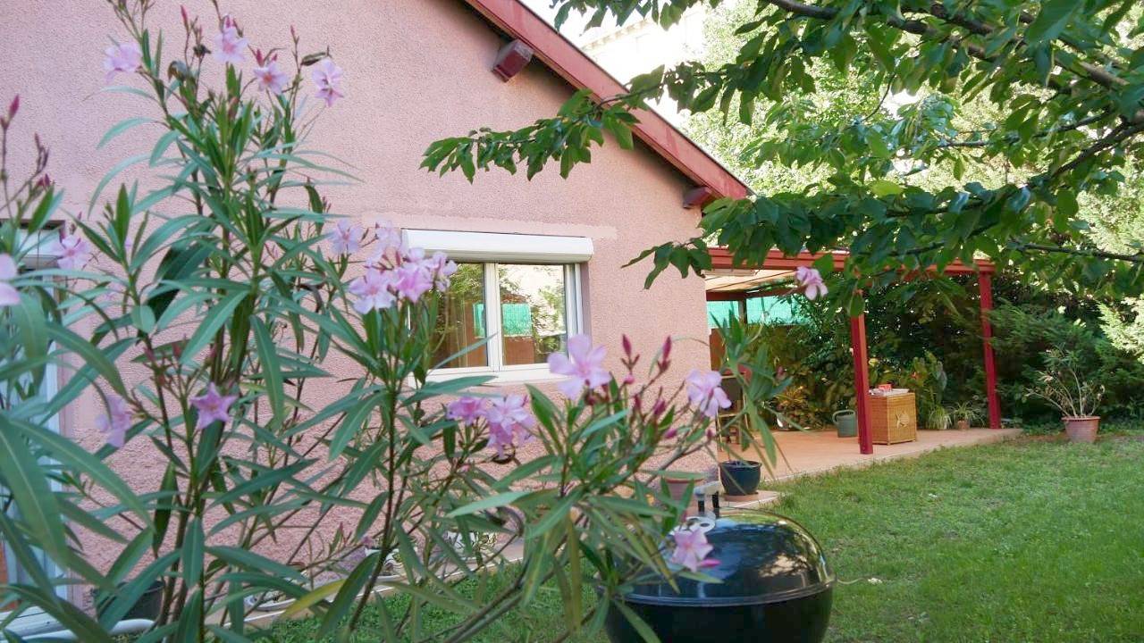 Double Room with Private Bathroom in Lyon, Lyon et ses environs