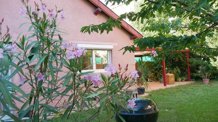 Chambre d’hôte pour 4 personnes, avec Terrasse et Jardin à Chassieu