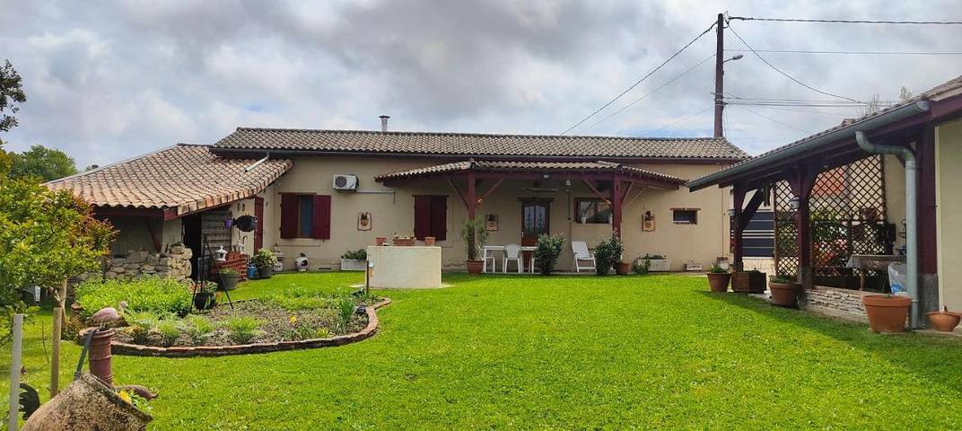 Gîte pour 4 personnes, avec Terrasse et Vue à Grignols (Gironde)