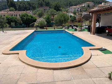 Gîte pour 4 personnes, avec piscine et terrasse à Roquefort-la-Bédoule