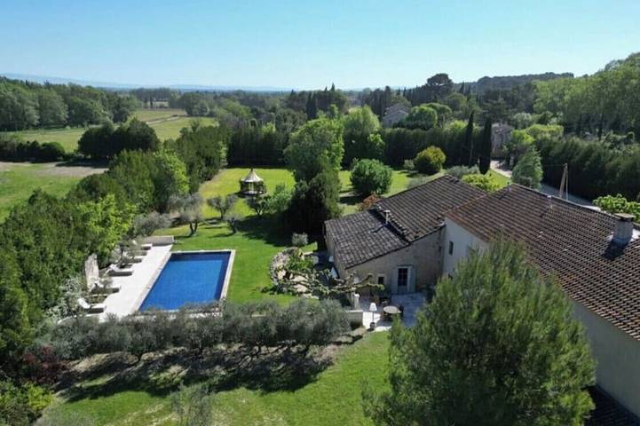 Gîte pour 18 personnes, avec jardin à Saint-Étienne-du-Grès - 4