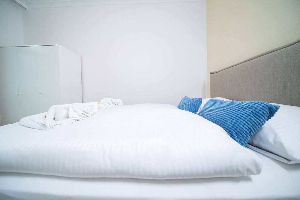 Entire apartment, Deluxe Apartment | Central | Fair 15Min  | Kitchen in Neuss, Düsseldorf region