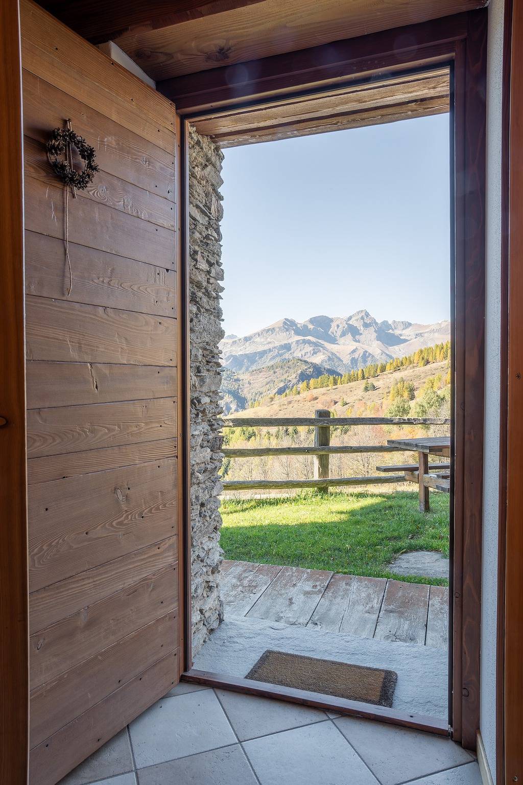 Chalet 'Civico 12' with Mountain View, Shared Garden and Wi-Fi in Marmora, Cuneo Province