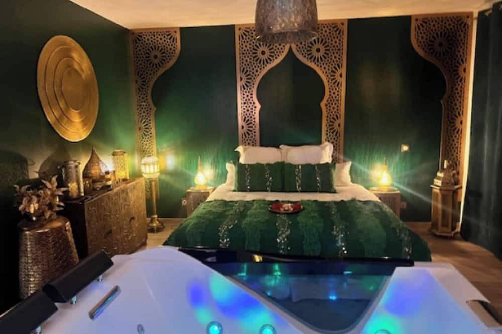 Riad Majorelle House With Jacuzzi Near Disney in Nanteuil-lès-Meaux, Sena y Marne