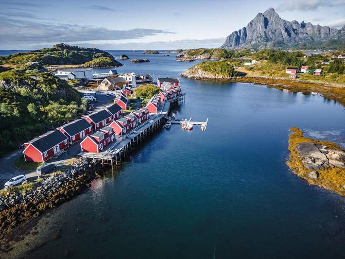 Ferienhaus für 4 Personen, mit Terrasse und Whirlpool sowie Garten und Sauna in Vågan