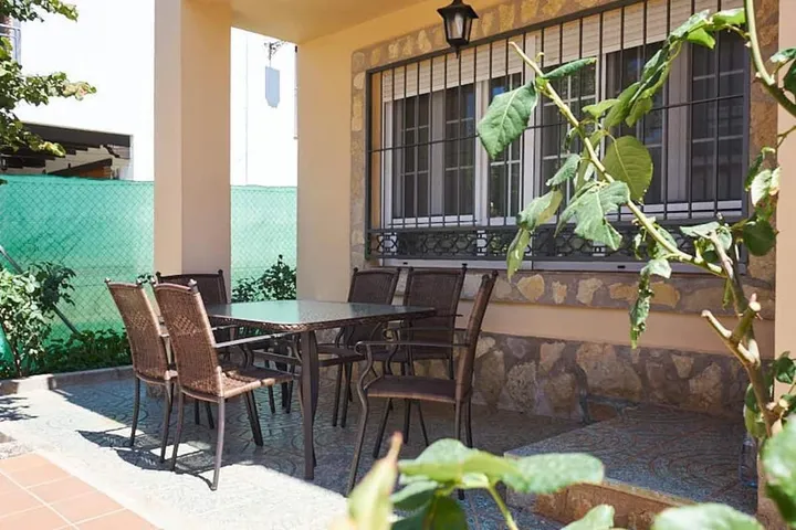 Ferienhaus für 10 Personen, mit Kinderpool und Pool sowie Whirlpool und Garten - 1