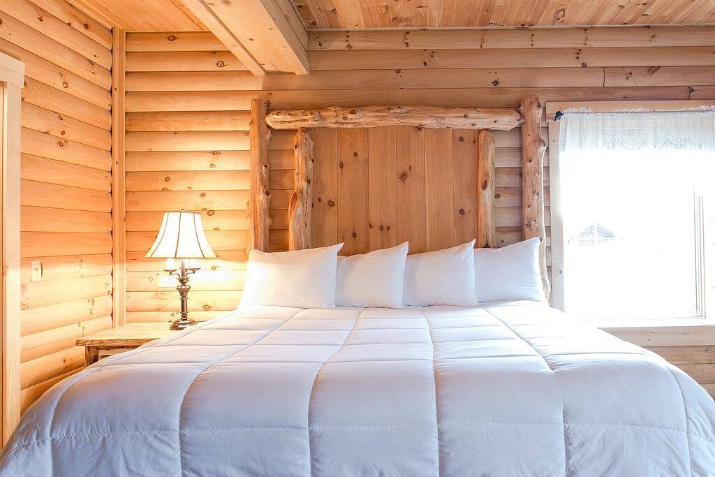 Ganze Wohnung, Gemütliche Romantic Cabin Suite mit Whirlpool. 1/2 Meile nach Berlin! in Berlin (OH), Holmes County
