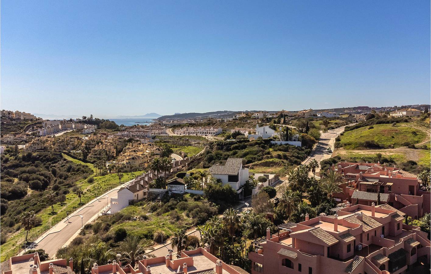 Ganze Ferienwohnung, Appartement mit Meerblick, AC, Parkplatz, Pool und Terrasse in Casares del Sol, Casares