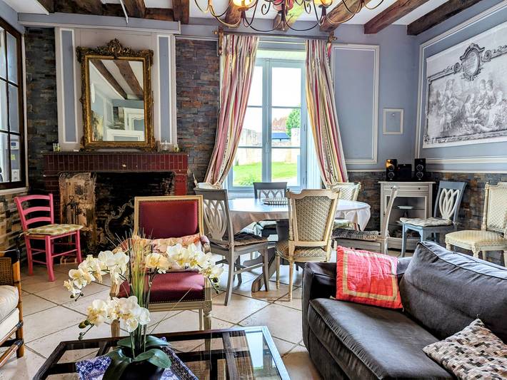 Charmantes Ferienhaus in Berry mit Jacuzzi und Terrasse in Le Blanc, Le Blanc und Umgebung