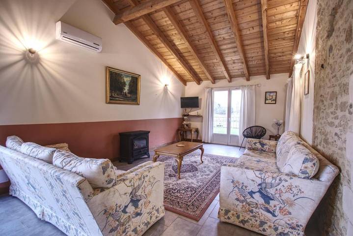 Location de vacances pour 9 personnes, avec piscine ainsi que jardin et bassin pour enfant à Lacapelle-Biron - 2