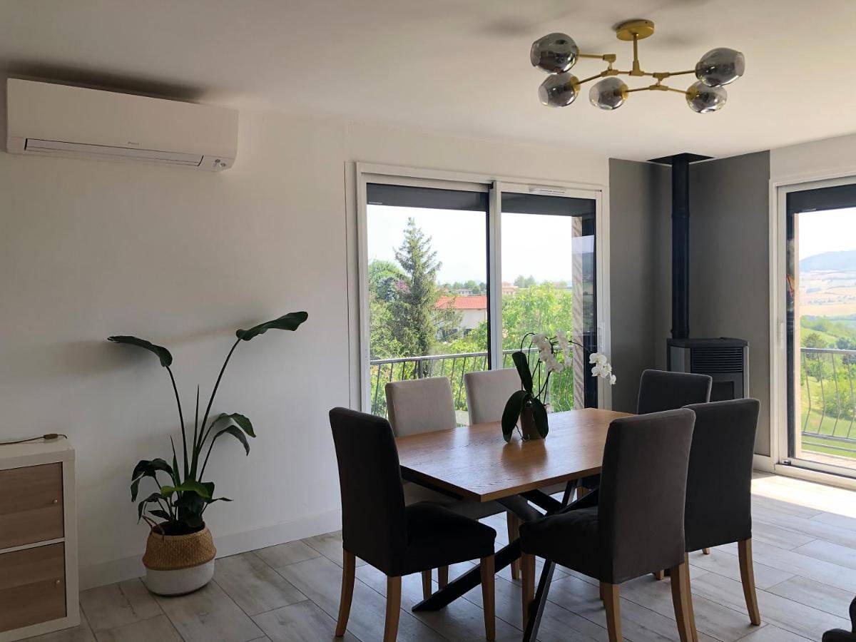 Appartement entier, Three-Bedroom Apartment with View in Veyre-Monton, Région de Clermont-Ferrand