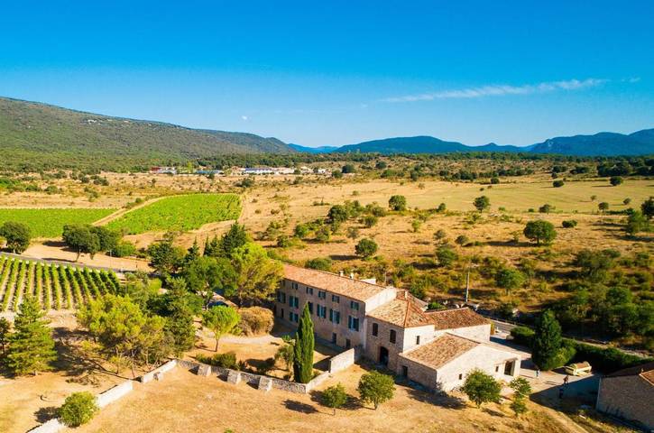Gîte pour 4 personnes, avec Balcon et Terrasse ainsi que Jardin et Piscine à Brissac