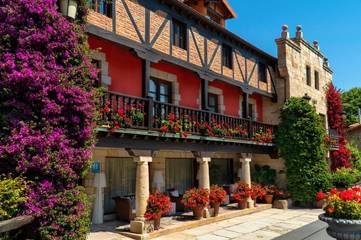 Hôtel pour 2 personnes, avec jacuzzi ainsi que piscine et terrasse à Suances