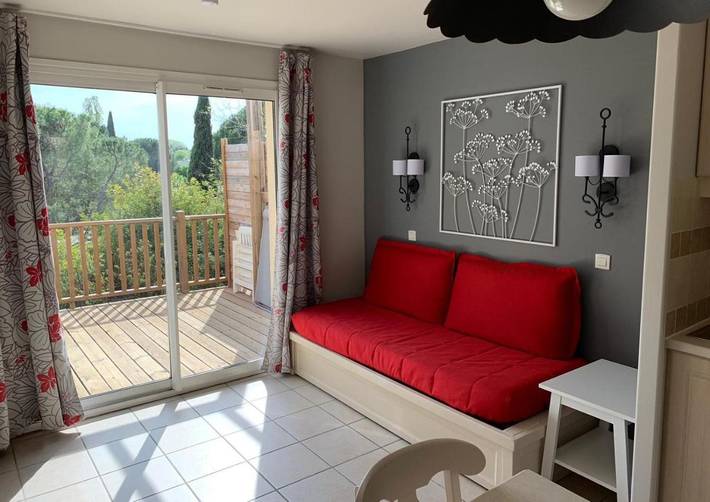 Maison de vacances pour 6 personnes, avec vue ainsi que piscine et jardin à Grospierres