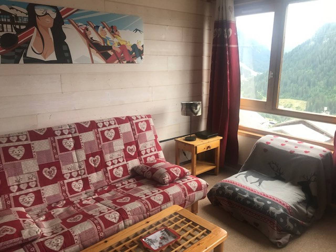 Entire studio, **Charming Studio for 4 with Balcony, 800m from Super-Châtel Lift** in Châtel, Les Portes du Soleil