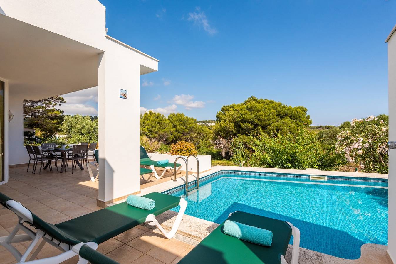 Charming "Villa Elena - Port Addaia" with Sea View, Pool, Wi-Fi, Terrace & Garden; Parking Available in Port d'Addaia, Es Mercadal