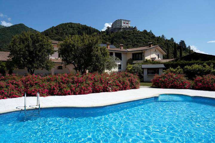Chambre d’hôtes pour 6 personnes, avec Balcon et Terrasse ainsi que Jardin et Piscine à Follina