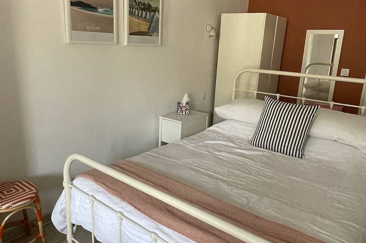 Gîte pour 2 personnes, avec terrasse ainsi que jacuzzi et jardin dans Port de Dinan - 2