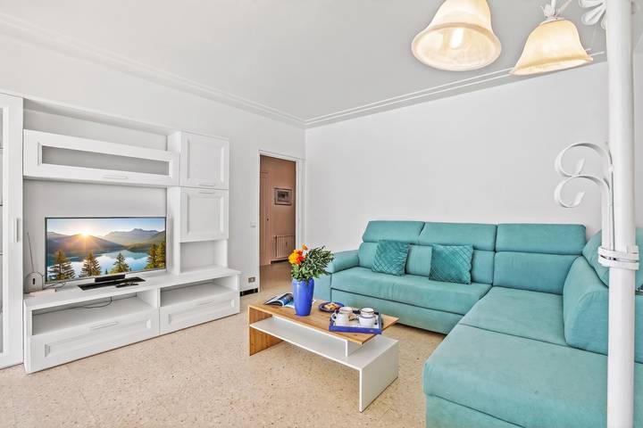 Appartamento intero, Holiday On The Sea - Seafront Apt in Mentone, Costa mediterranea (Francia)