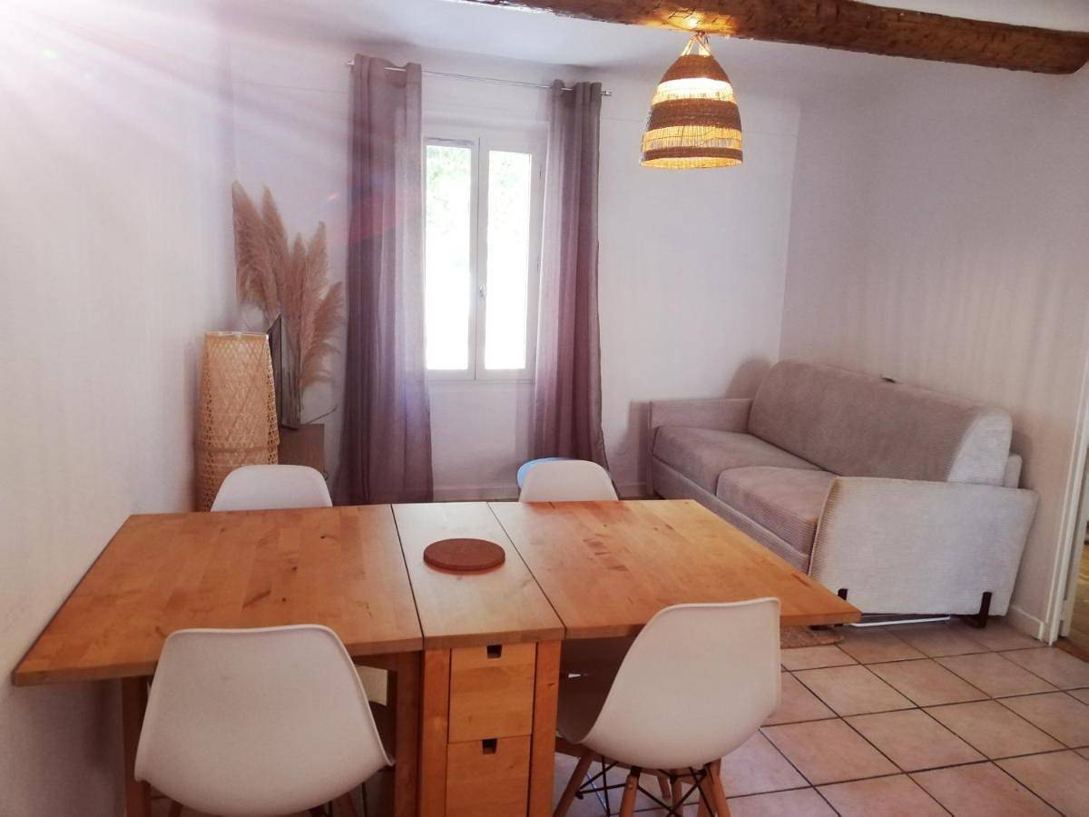 Appartement entier, One-Bedroom Apartment in La Moutone, La Crau