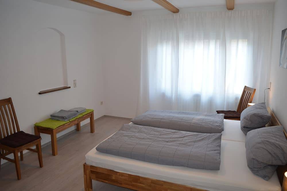 Ganze Wohnung, Sehr ruhige, helle Ferienwohnung (in zentraler Ortskernlage) in Michelau in Oberfranken, Oberes Maintal - Coburger Land