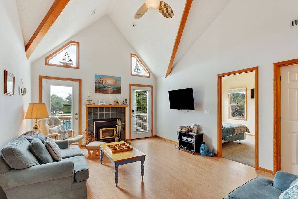 1714 Destiny * 5 Min Walk to Beach * Dog Friendly * Hot Tub * Foosball in Corolla, Currituck County