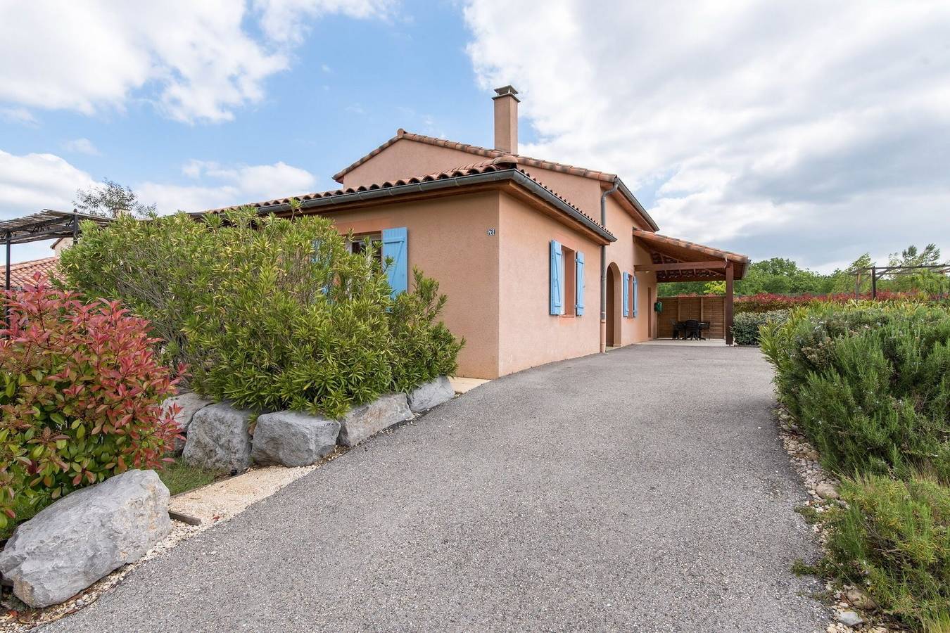 Deluxe Ardeche Villa | Villa Acacia | 4 Bedrooms | Shared Swimming Pool | Perfect for Families in Vallon-Pont-d'Arc, Ardèche